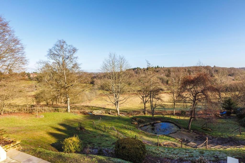 Modern Country Villa, Stunning Gardens And View Royal Tunbridge Wells Exterior photo